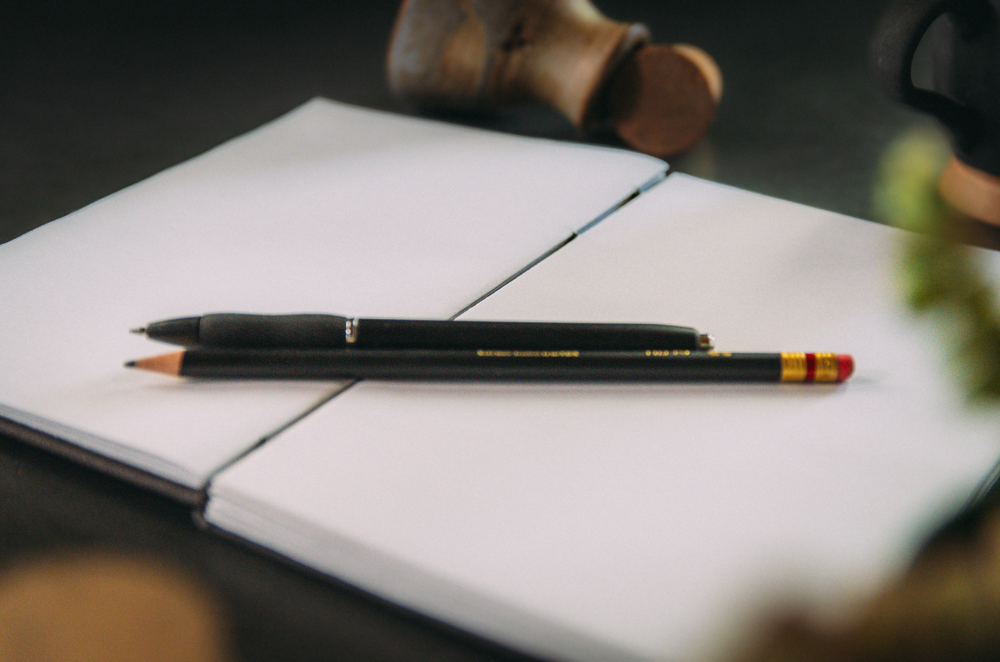 Explorando Nuevas Técnicas en Encuadernación y Gouache