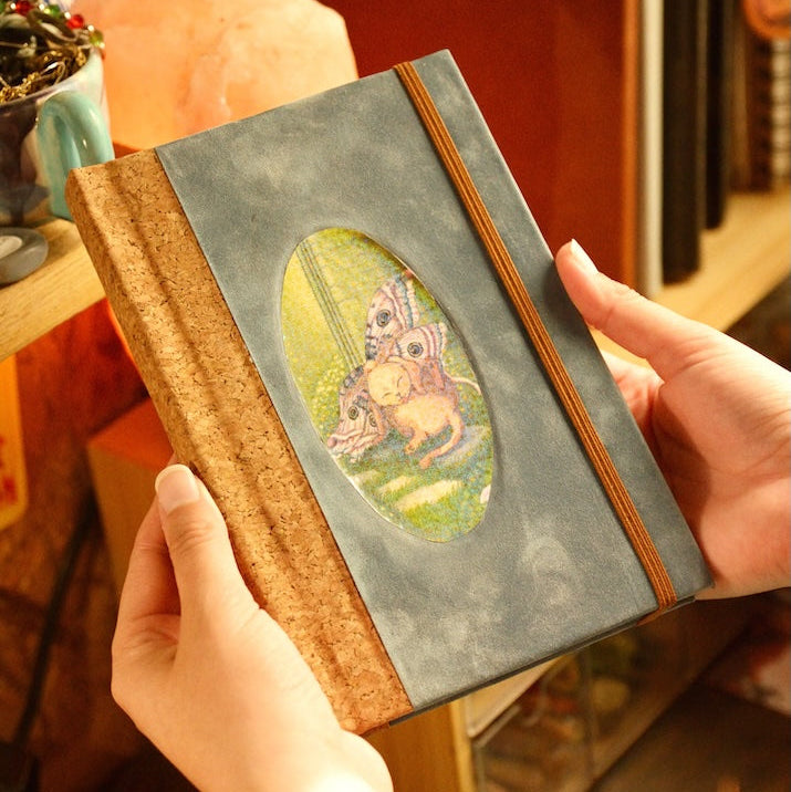 Cuaderno Artesanal Gamuza y Corcho Tinta y Misterio