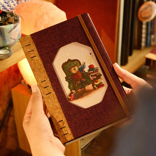 Cuaderno Artesanal Morado Corcho Buho Lector