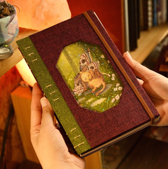 Cuaderno Artesanal Morado Verde Gato Polilla