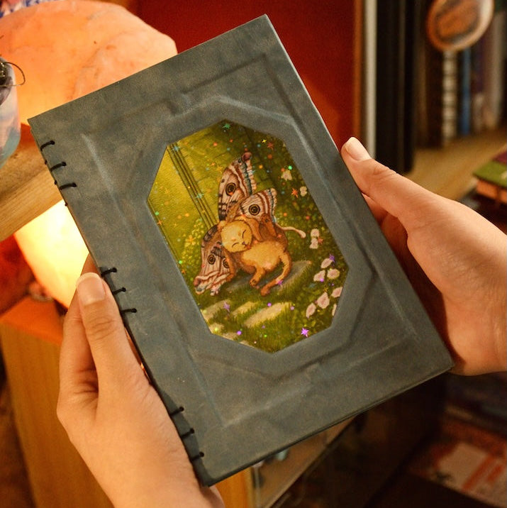 Cuaderno Artesanal con Molduras Tinta y Misterio