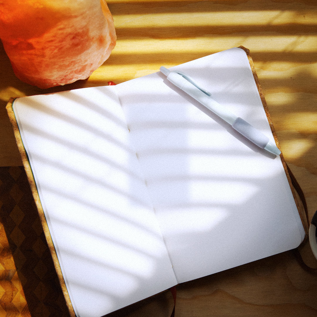 Cuaderno Tinta y Misterio Hoja Blanca