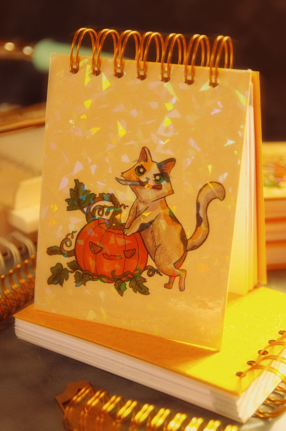 Gato Decorando Calabazas