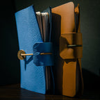 Cartera Viajera · Piel Sintética - Tinta y Misterio