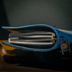 Cartera Viajera · Piel Sintética - Tinta y Misterio