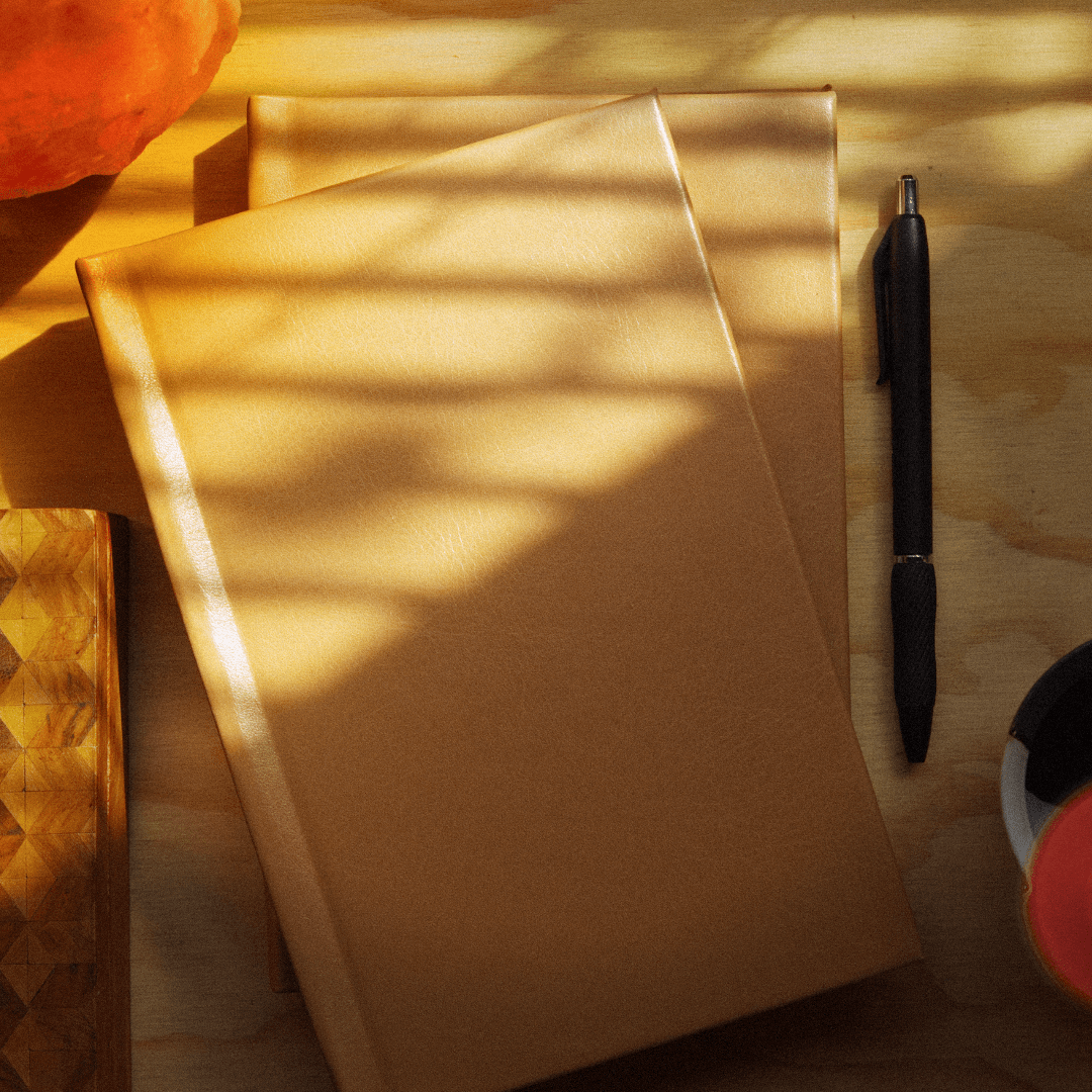 Cuaderno Artesanal · Cuero Sintético Camel - Tinta y Misterio
