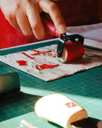 Print de Linograbado Original: Tragones y Mazmorras – Edición de Arte 8x10 - Tinta y Misterio