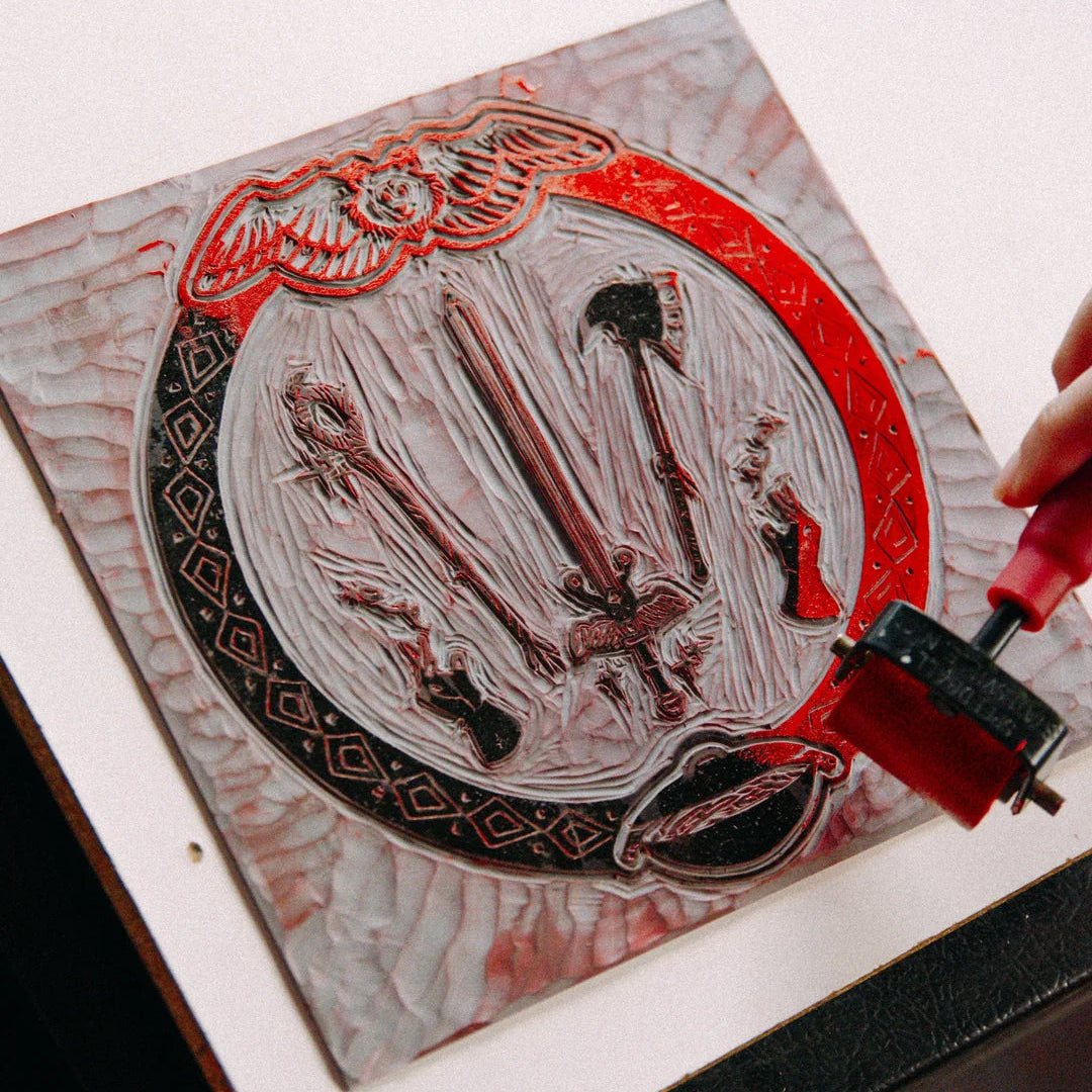 Tragones y Mazmorras - Sello en Linograbado - Tinta y Misterio